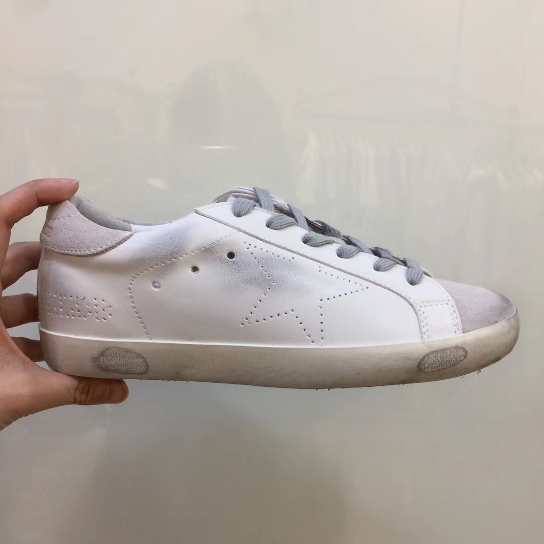 [GOLDEN GOOSE] 골든구스 슈퍼스타 화이트 펀칭 실버 스웨이드탭 스니커즈 남녀공용