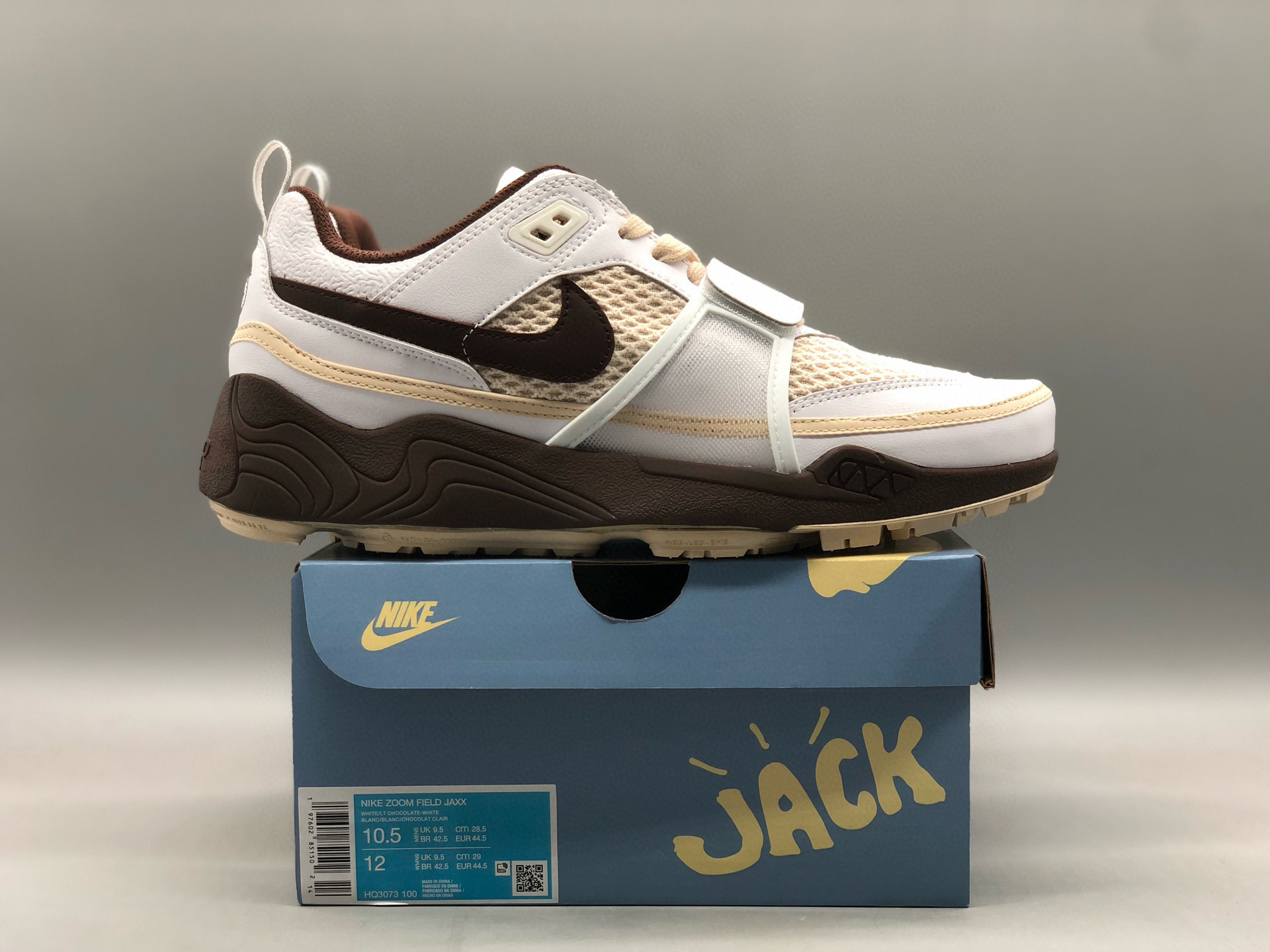 [NIKE] 나이키 x 트래비스 스캇 줌 필드 잭스 화이트 앤 라이트 초콜릿 HQ3073-100 남성용