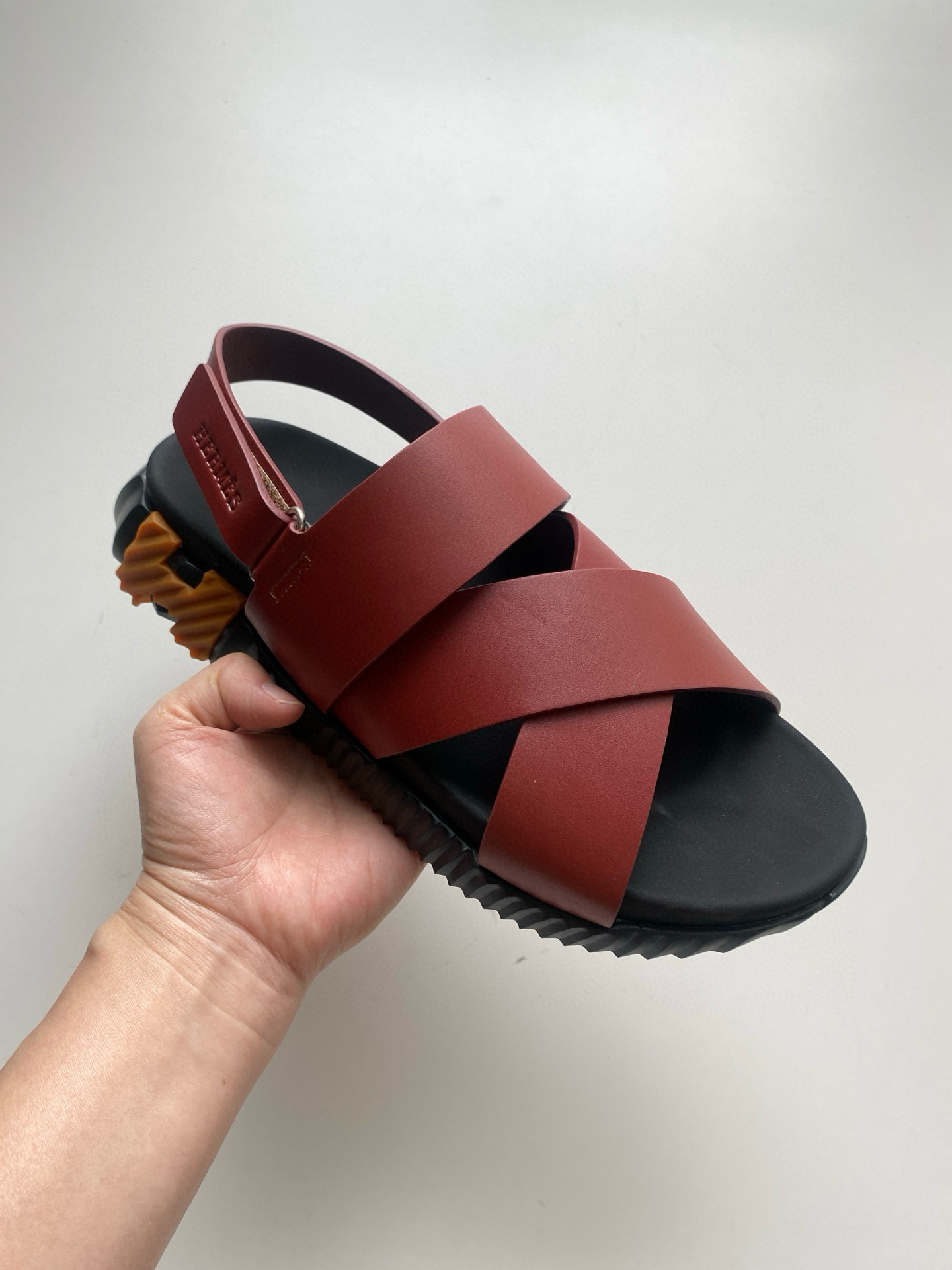[HERMES] 에르메스 일레트릭 샌들 남성용